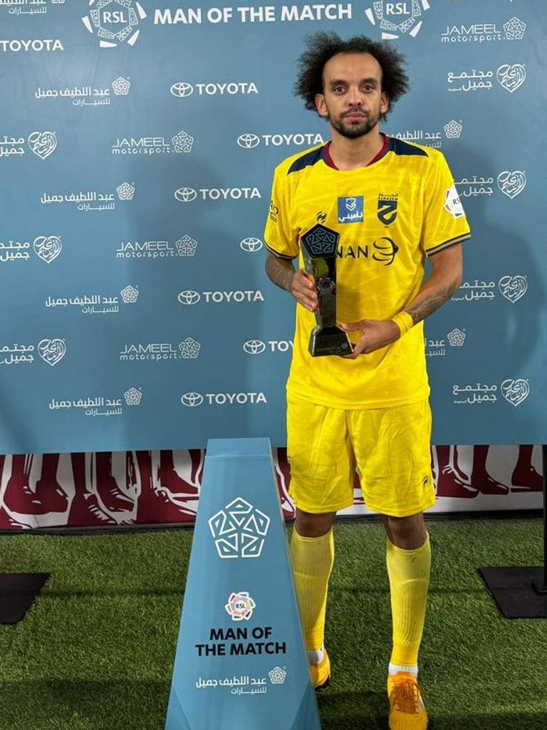 من مباراة الأهلي ونيوم في الدوري السعودي