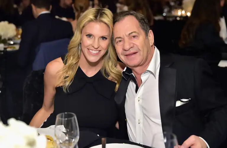 كيفن كوستنر وكيلي نونان