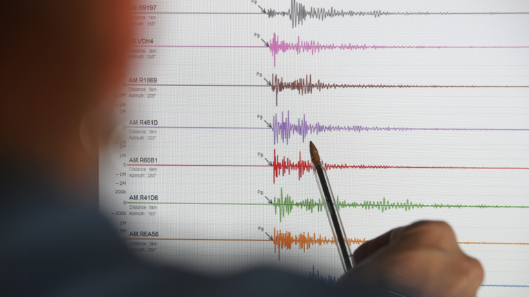 ارتجاجات ليلية تهز تونس بين الحمامات وقابس