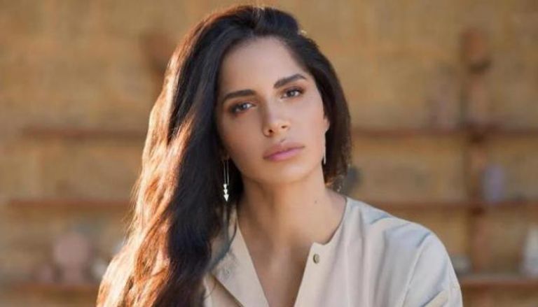 الفنانة آمال ماهر