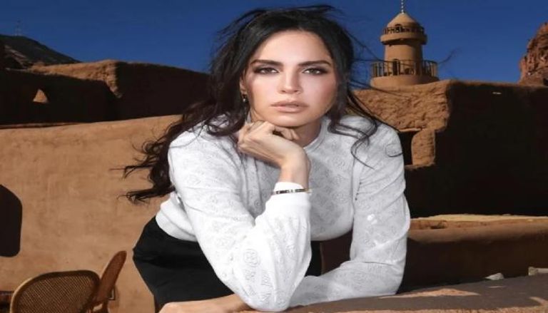 آمال ماهر تطل لأول مرة عبر تيك توك