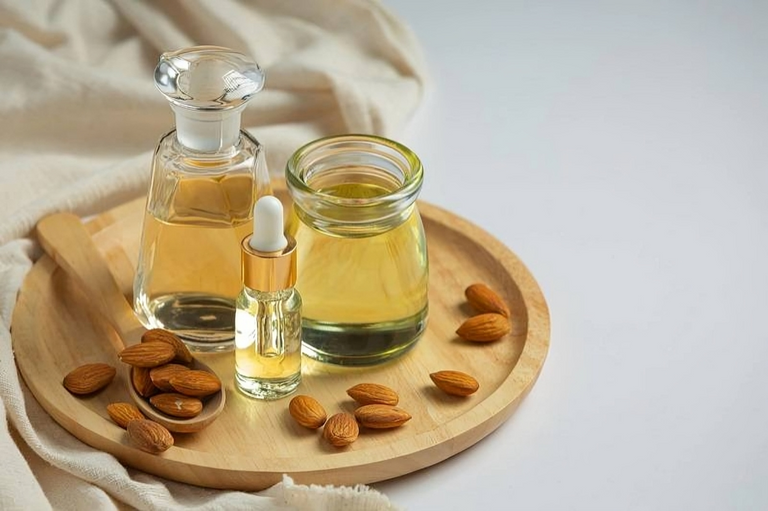 زيوت طبيعية لتدليك الشعر