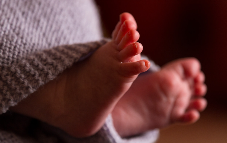 وفاة رضيع بسبب السعال الديكي 