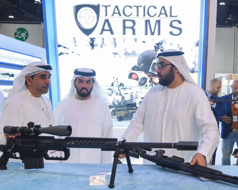 ولي عهد أم القيوين يزور معرض أبوظبي الدولي للصيد والفروسية