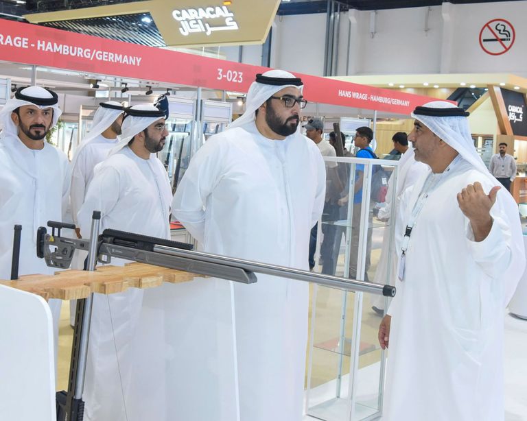 ولي عهد أم القيوين يزور معرض أبوظبي الدولي للصيد والفروسية