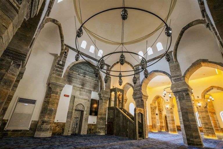 رئيس الوزراء العراقي يتفقد منبر الجامع النوري