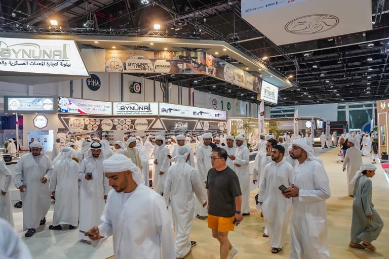 معدات وأسلحة الصيد والرماية الرياضية