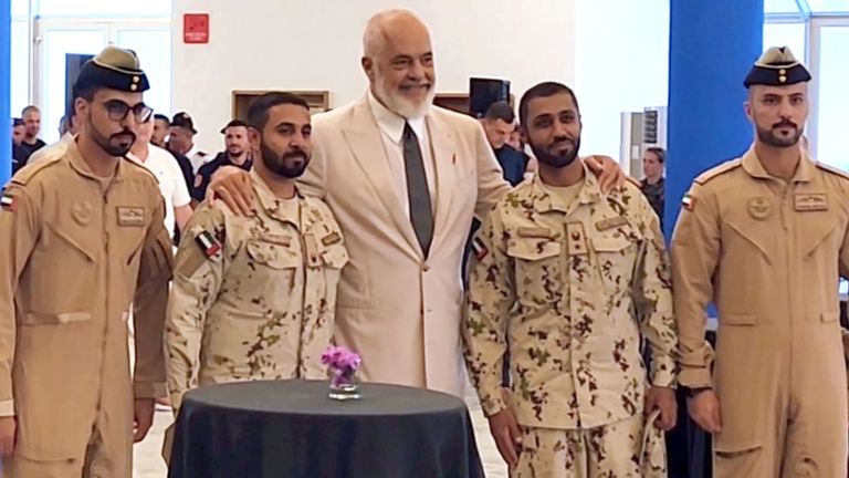 فريق الإنقاذ الإماراتي ينهي مشاركته في إخماد حرائق ألبانيا فريق الإنقاذ الإماراتي ينهي مشاركته في إخماد حرائق ألبانيا