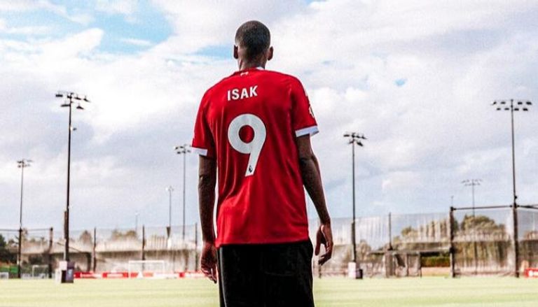 ألكسندر إيزاك بقميص ليفربول