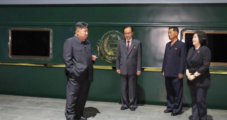 زعيم كوريا الشمالية يغادر قطاره