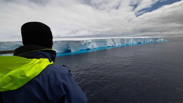 أضخم جبل جليدي أضخم جبل جليدي