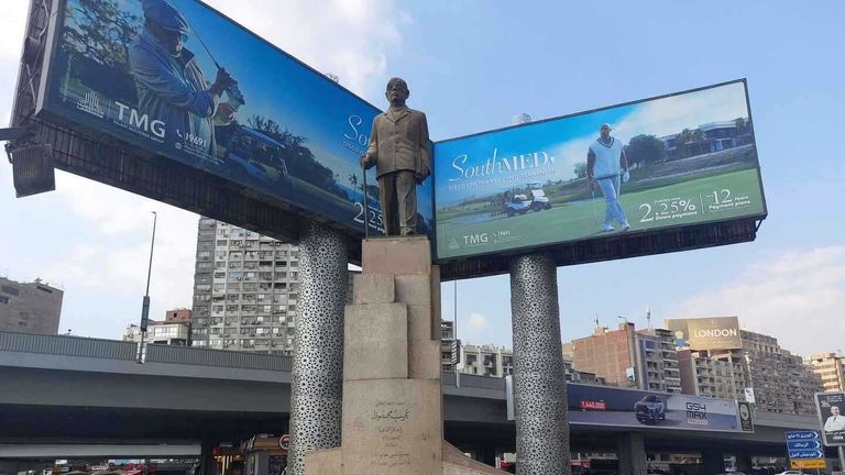 تمثال نجيب محفوظ