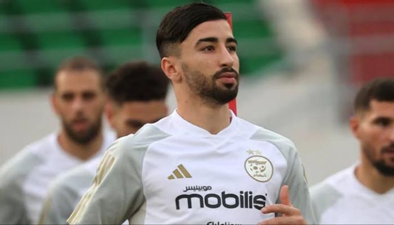 عمورة نجم منتخب الجزائر