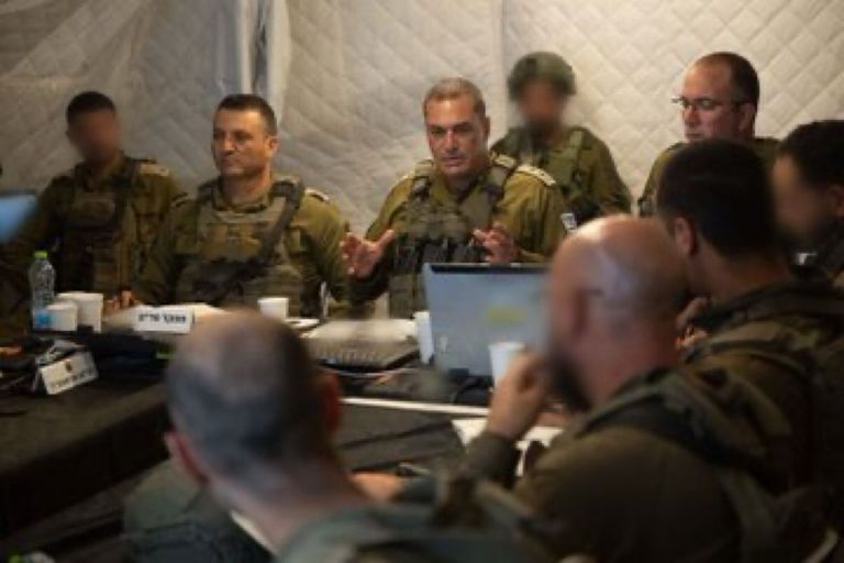 إيال زمير خلال جولته بمدينة غزة