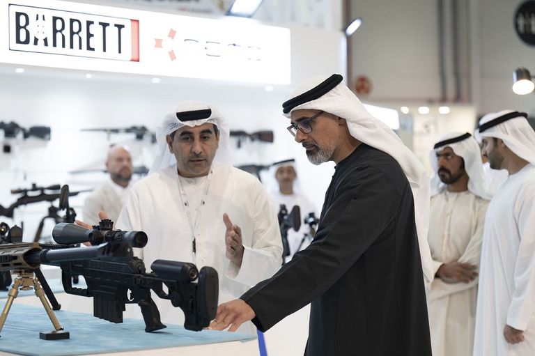 خالد بن محمد بن زايد يزور معرض الصيد والفروسية