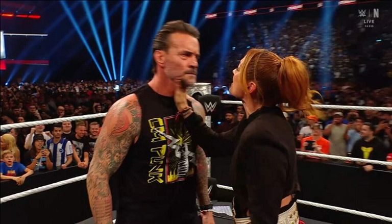 بيكي لينش وسي إم بانك 