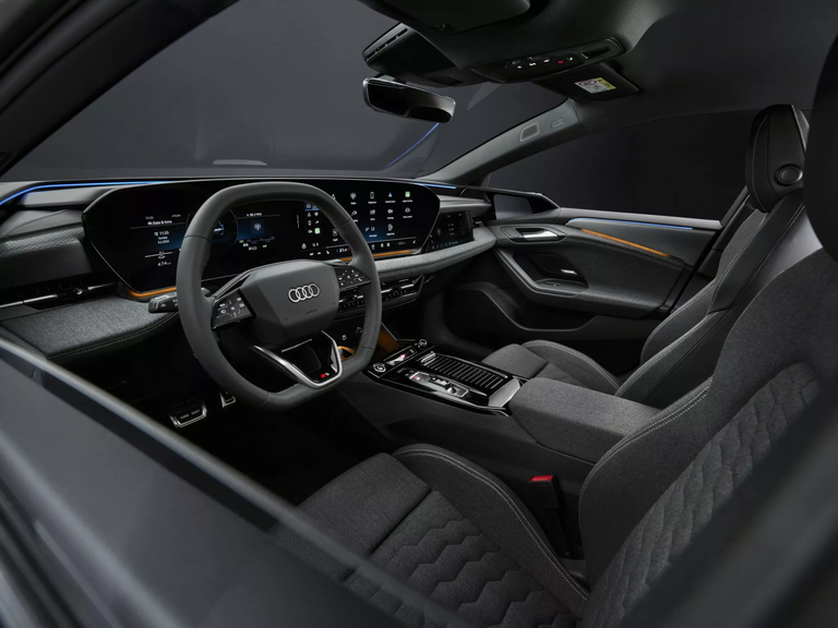 سيارة Audi A6 e-tron