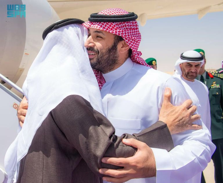 الشيخ محمد بن زايد آل نهيان لدى وصوله السعودية