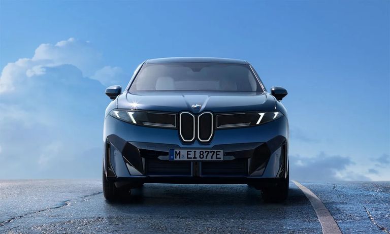 السيارة BMW iX3