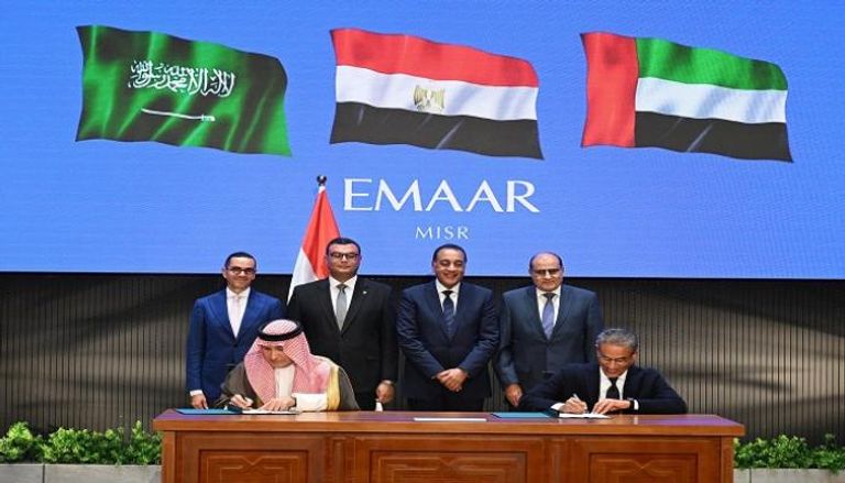 جانب من مراسم توقيع عقود الشراكة