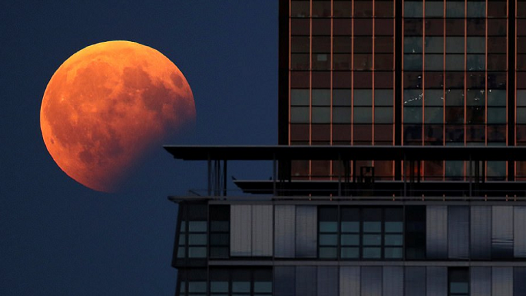 القمر الدموي- أرشيفية