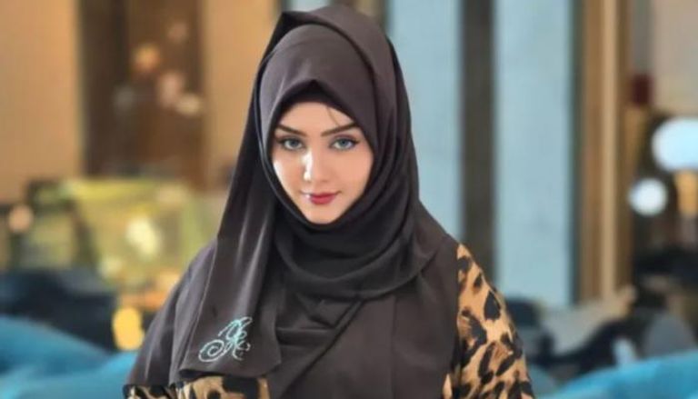 الإعلامية اليمنية مايا العبسي