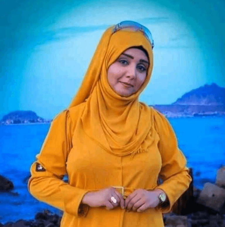 الإعلامية اليمنية مايا العبسي