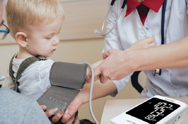 قياس ضغط الدم للأطفال من سن 7 قد ينقذ حياتهم