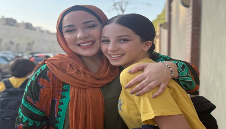 حلا شيحة تدعم أسما شريف منير بعد الحجاب