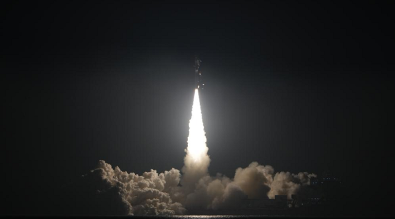 الإطلاق البحري لصاروخ