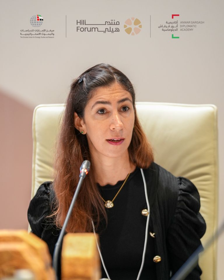 الدكتورة تانيا فايلر، المؤسس والرئيس التنفيذي لشركة "ستيت أب" بالمملكة المتحدة المشاركون في جلسة المنتدى