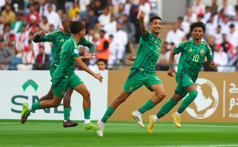 عبدالعزيز الشمري هداف المنتخب السعودي بطل كأس الخليج للشباب المنتخب السعودي بطل كأس الخليج للشباب