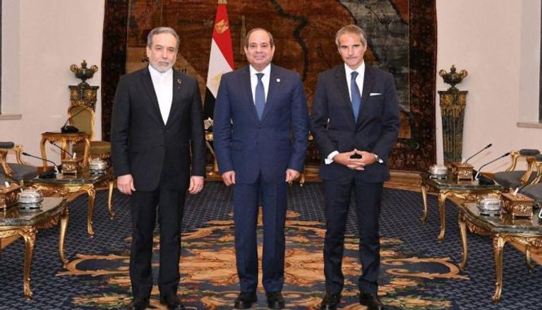 السيسي يتوسط عراقجي وغروسي