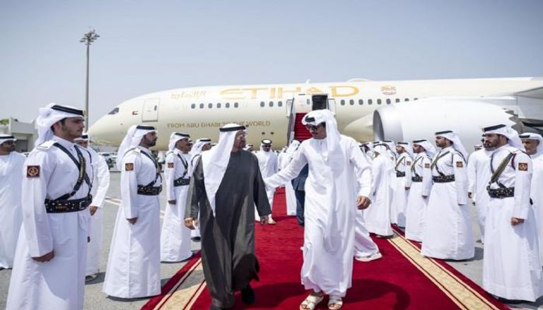أمير قطر يستقبل الشيخ محمد بن زايد آل نهيان
