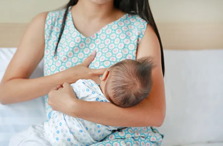 دراسة تكشف سبب غير متوقع لصعوبة الرضاعة الطبيعية