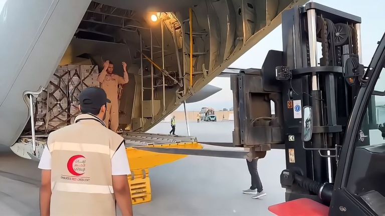 جسر جوي إماراتي لإغاثة أفغانستان