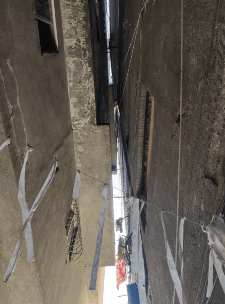 عقار الإسكندرية المائل