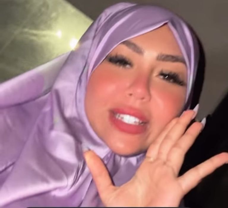 هدير عبدالرازق بالحجاب