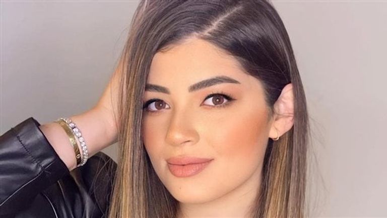 الفنانة ليلى أحمد زاهر