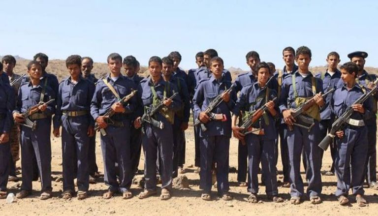 أطفال يمنيون في معسكرات تجنيد الحوثي