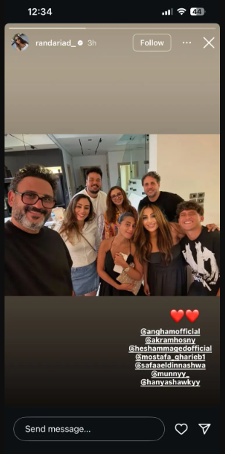 أنغام مع عدد من الفنانين