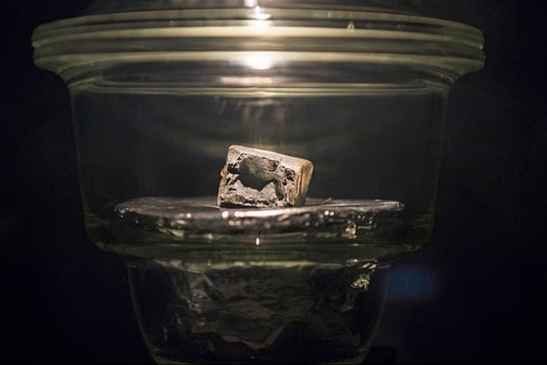 علماء يدعون المتنزهين للبحث عن شظايا نيزك في اسكتلندا