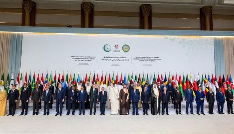 الصورة التذكارية للقمة العربية الإسلامية في الدوحة