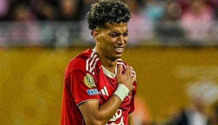 لاعب الأهلي إمام عاشور 