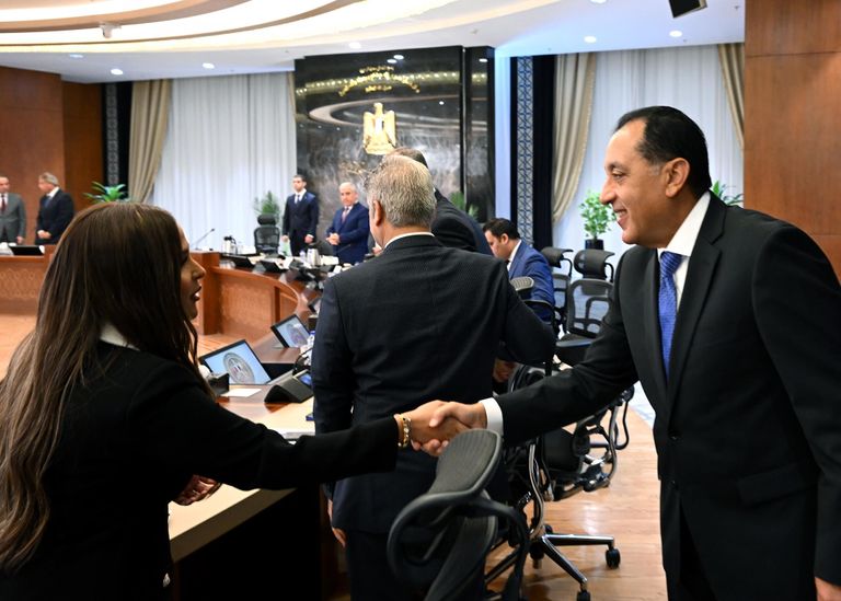 لقاء مصطفي مدبولي مع رؤوساء تحرير الصحف منصة بحرية في حقل ظُهر المصري للغاز - أرشيفية