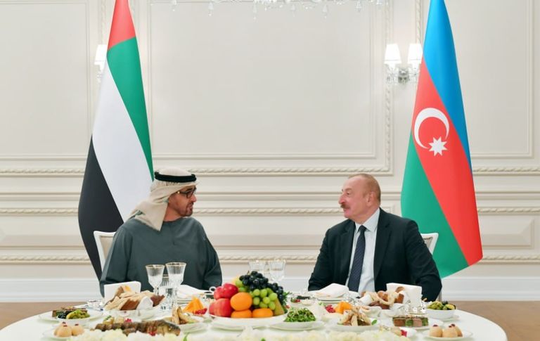 الشيخ محمد بن زايد آل نهيان مع رئيس أذربيجان في لقاء سابق