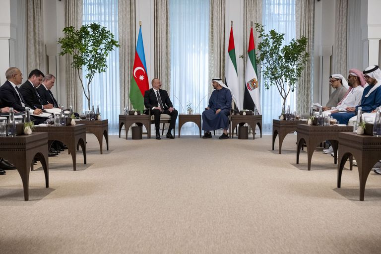 الشيخ محمد بن زايد آل نهيان رئيس الإمارات وإلهام علييف رئيس أذربيجان