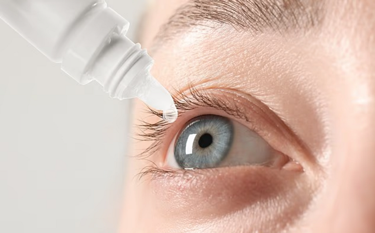 علاج ثوري قد يقلل بشكل واضح من اعتماد كبار السن على نظارات القراءة