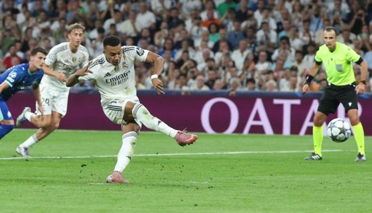 مبابي يسجل ركلة الجزاء لريال مدريد