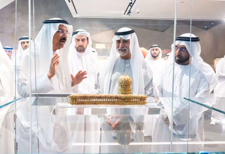 زيارة الشيخ نهيان بن مبارك آل نهيان إلى مكتبة محمد بن راشد في دبي 